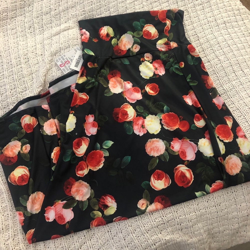 NWT LuLaRoe Black & Floral Maxi Size S